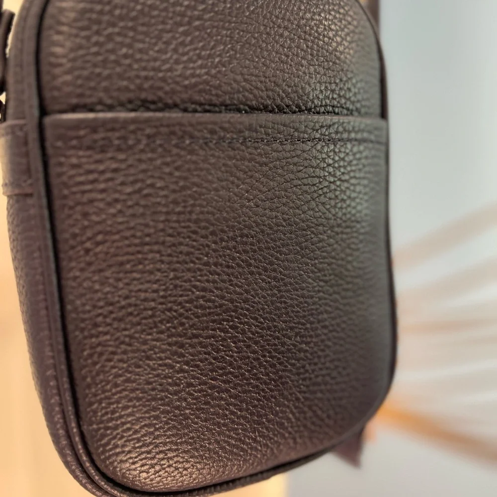 Stylish Navy Leather Crossbody Bag with Gold Hardware NWT - Picture 4 of 7